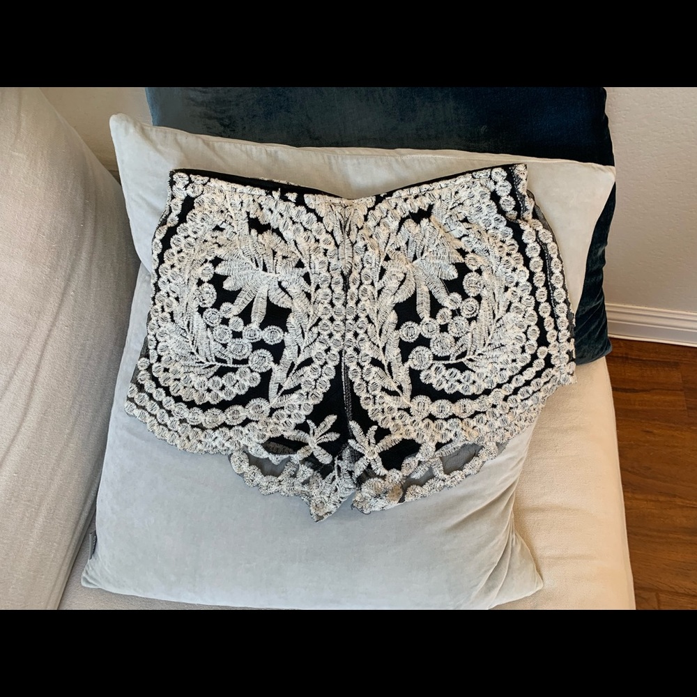 Black and white lace women’s shorts